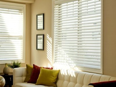 Fauxwood blinds in 2.5 size cordless