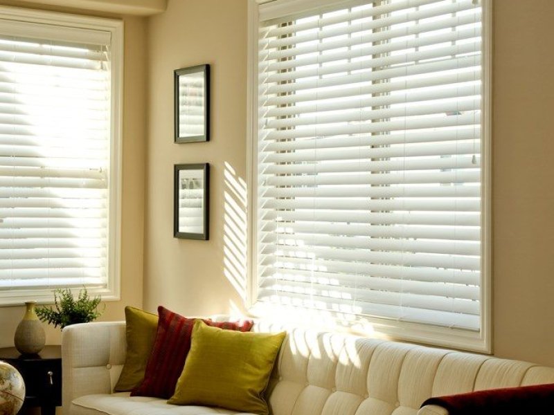 Fauxwood blinds in 2.5 size cordless